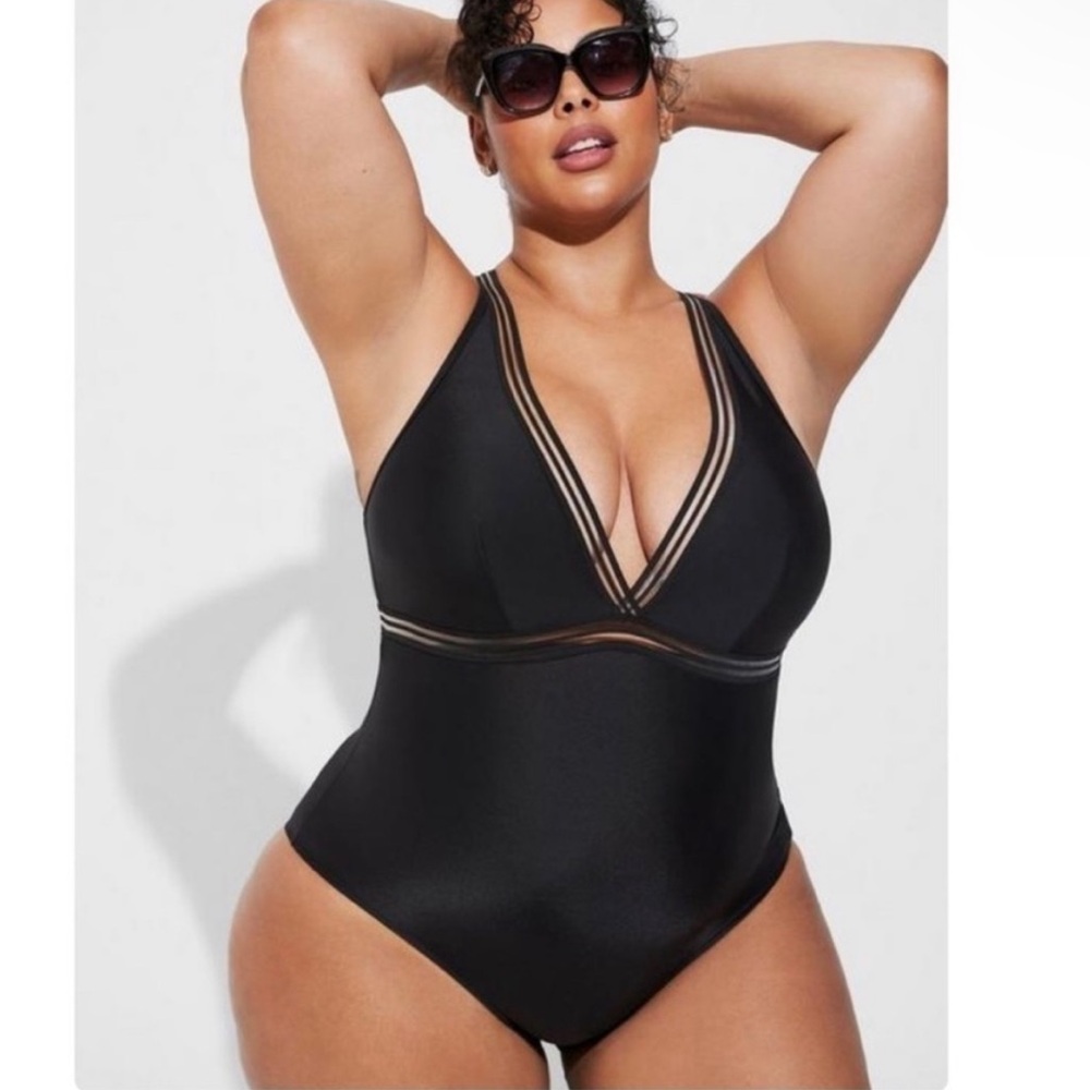 Torrid Swimsuit Wireless Elastic Inset One Piece Multi-way Straps